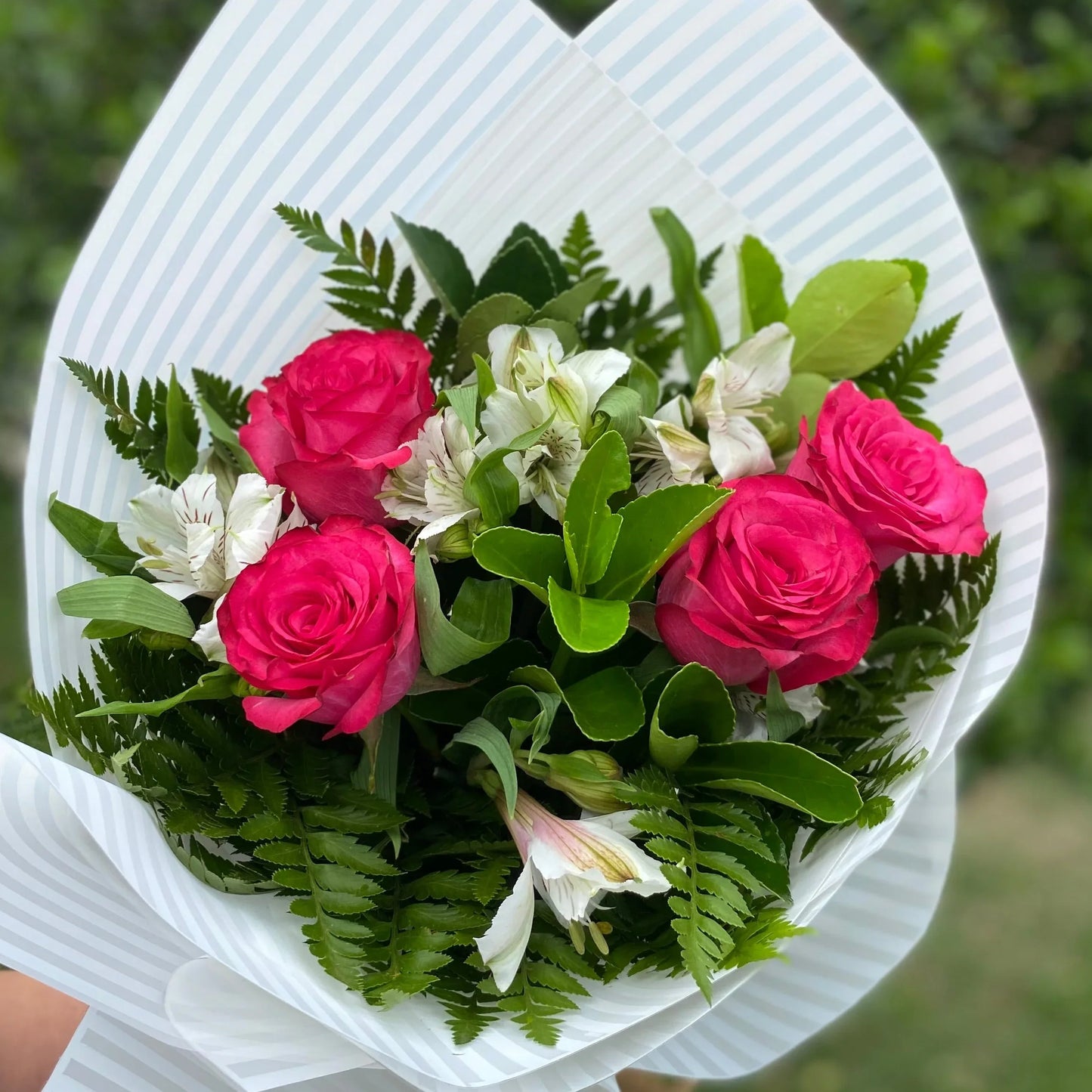 Buquê de 4 Rosas Cor de Rosa