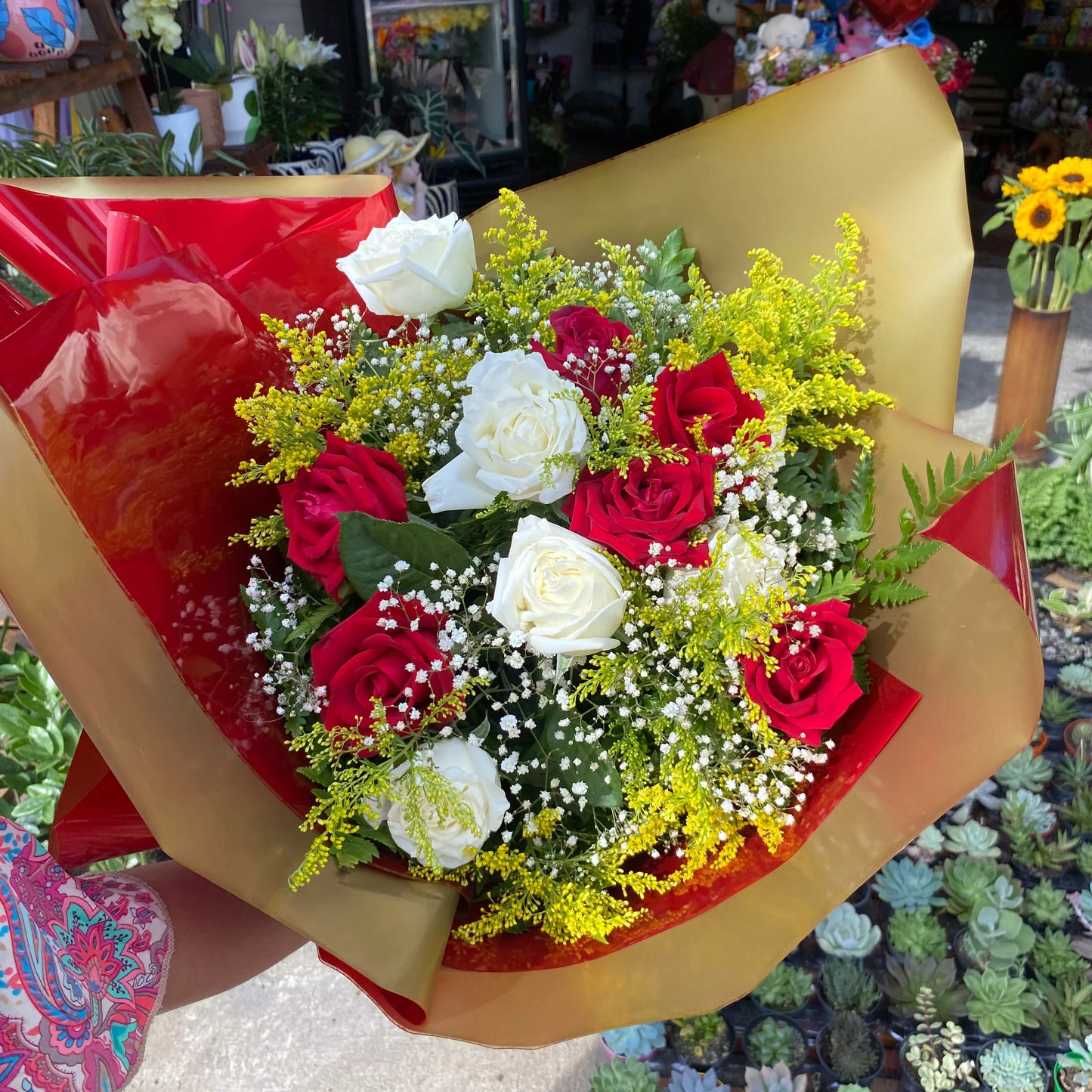 Buquê de 12 Rosas - Rancho das Plantas