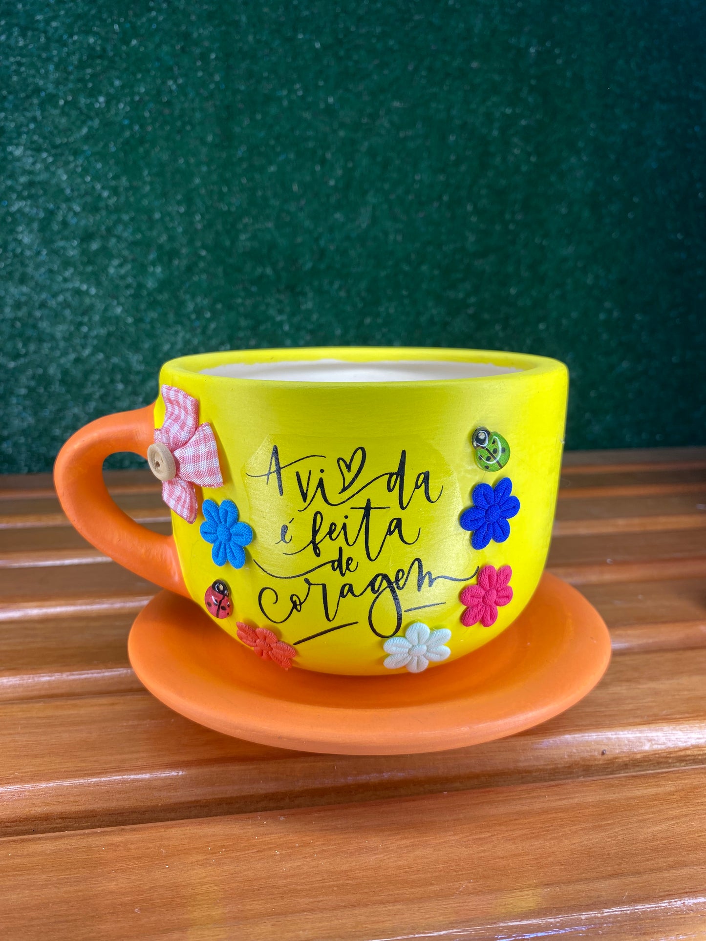 Xícara artesanal Amarela