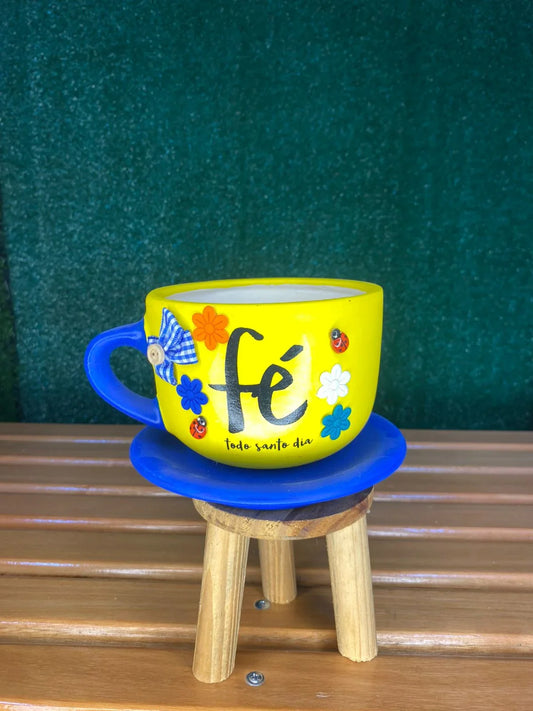 Xícara artesanal Amarela