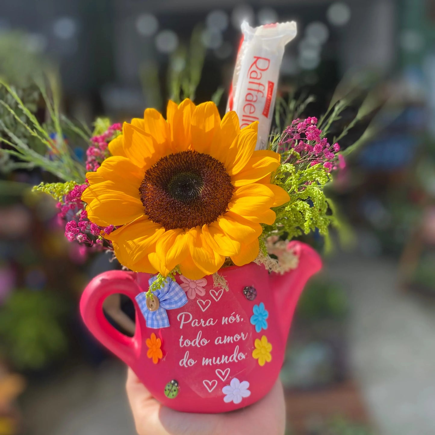 Vasinho de Regador com Arranjo Floral. - Rancho das Plantas