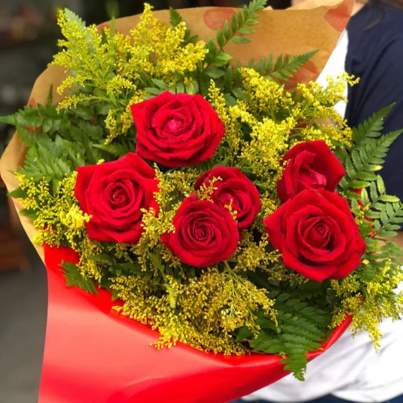 Clássico Buquê de 6 Rosas Vermelhas - Rancho das Plantas