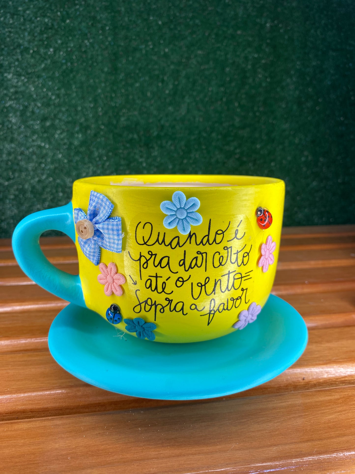 Xícara artesanal Amarela