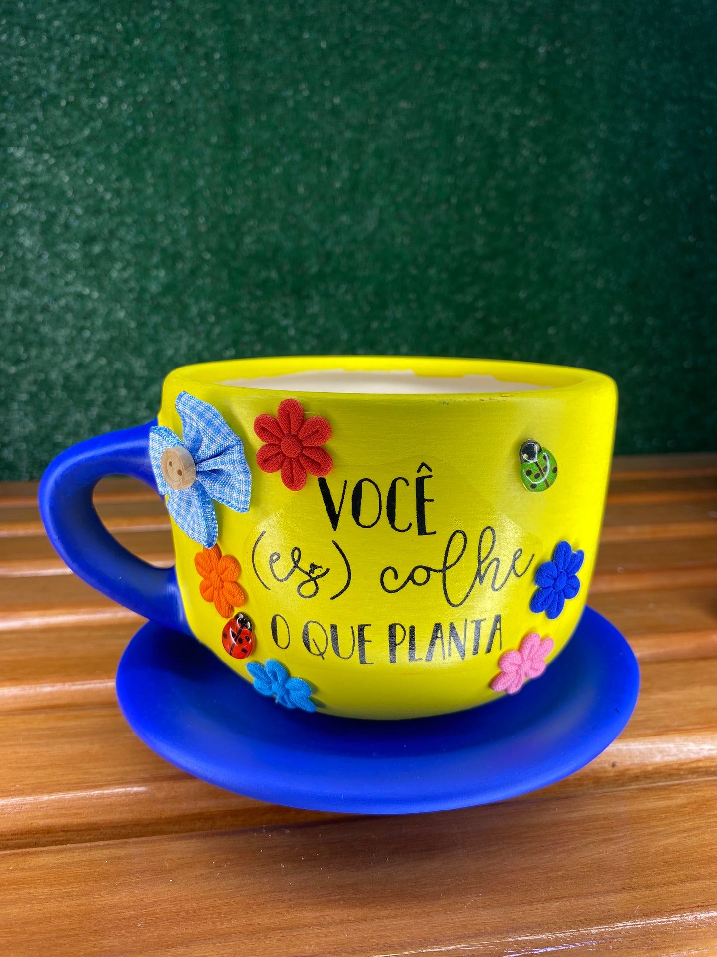 Xícara artesanal Amarela