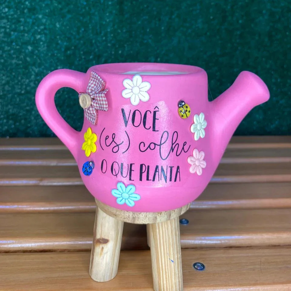 Regador rosa artesanal de cerâmica pintado à mão, ideal para suculentas e decoração romântica. Floricultura Rancho das Plantas Flores e Presentes